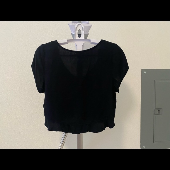 Hurley Sydney Short Sleeved Crop Top with Ruffled bottom - XS - black - Picture 4 of 5